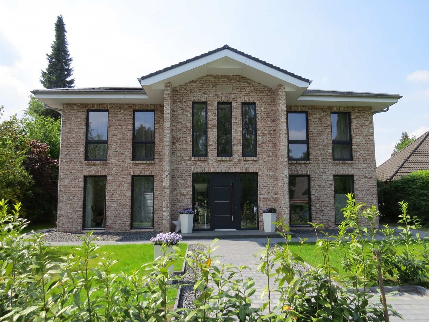 Mehrgenerationenhaus 318 - dieses Mehrgenerationenhaus mit über 300 qm Wohnfläche bauen wir schlüsselfertig zum Festpreis ab 774.500 €